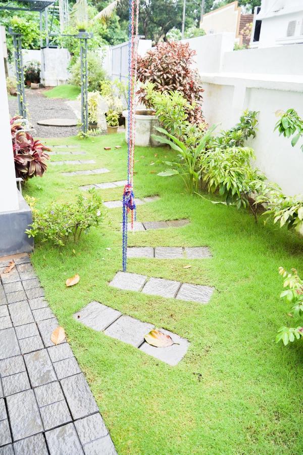 Oceana Hills Residency Hotel Alappuzha Bagian luar foto