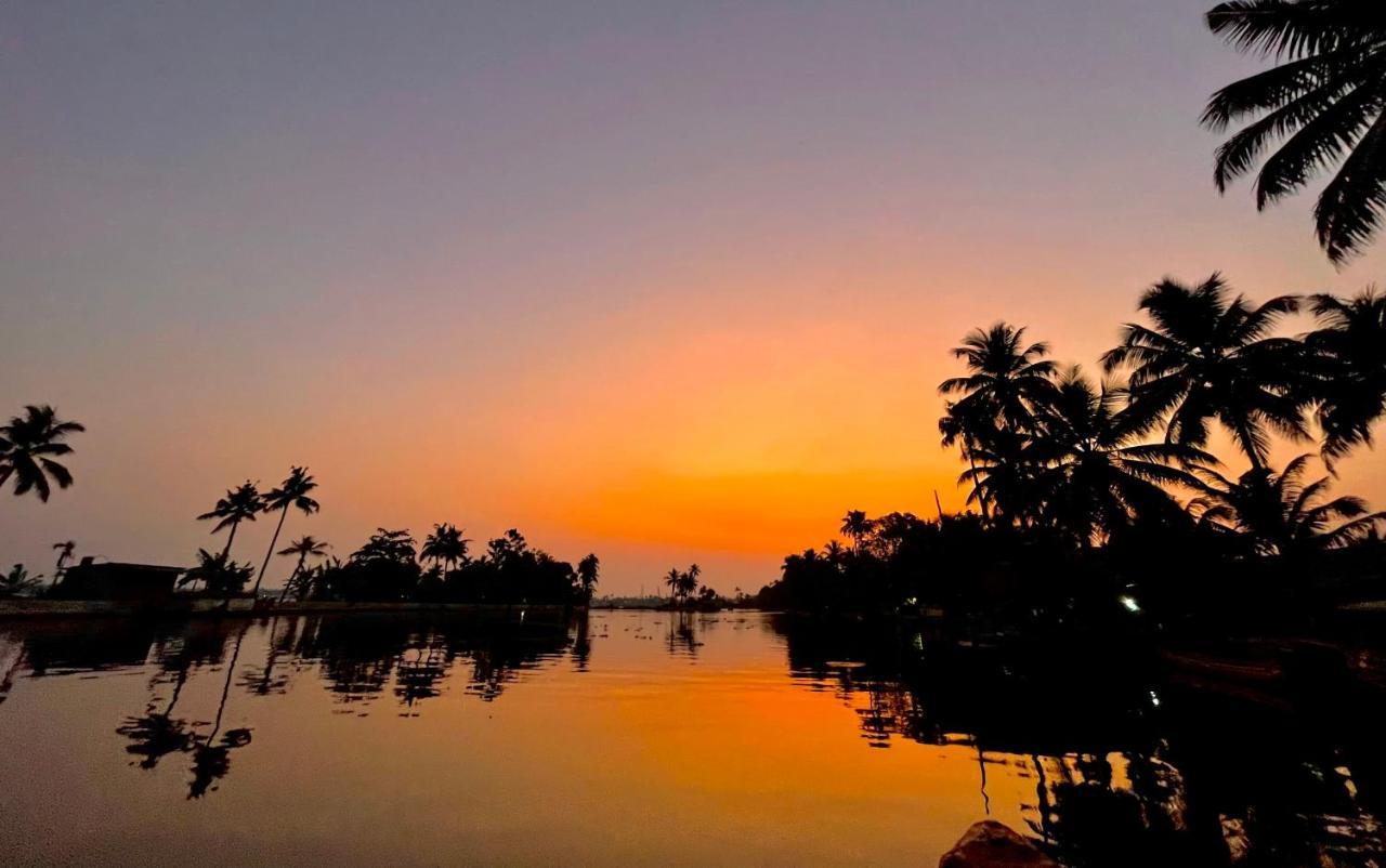 Oceana Hills Residency Hotel Alappuzha Bagian luar foto
